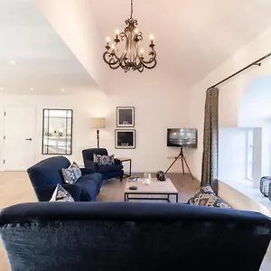 New Sleek & Stylish 2bd Flat - Heart Of Haworth , Keighley United Kingdom