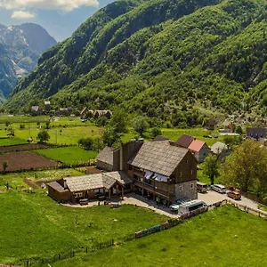 Bujtina Polia , Theth Albania